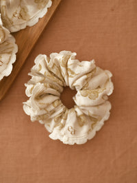 Linen Scrunchie / ruffles - Olive Floral