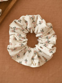 Scrunchie / Rosy petals