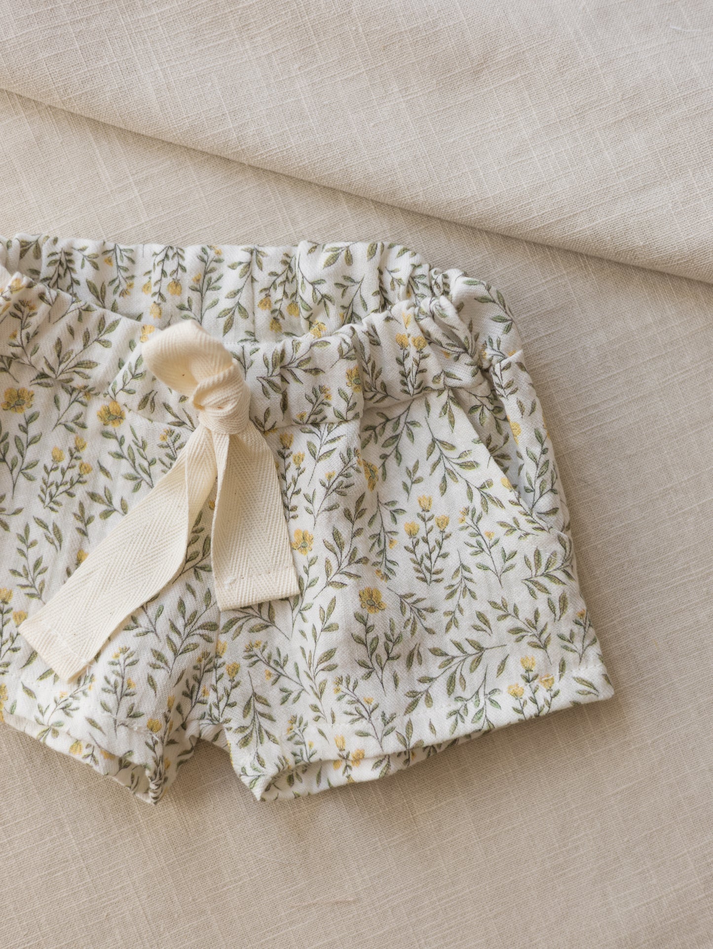 LIMITED EDITION * Muslin shorts / soft branches - yellow