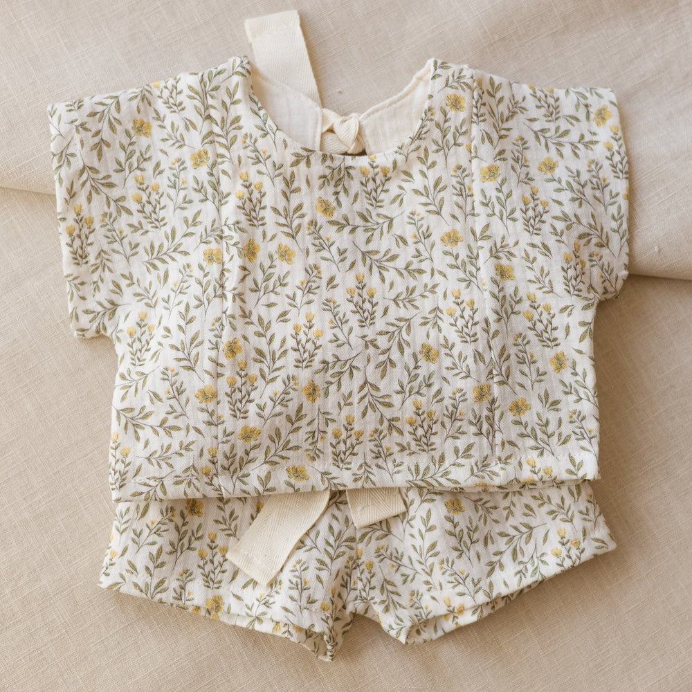 
                      
                        LIMITED EDITION * Muslin top / soft branches - yellow
                      
                    