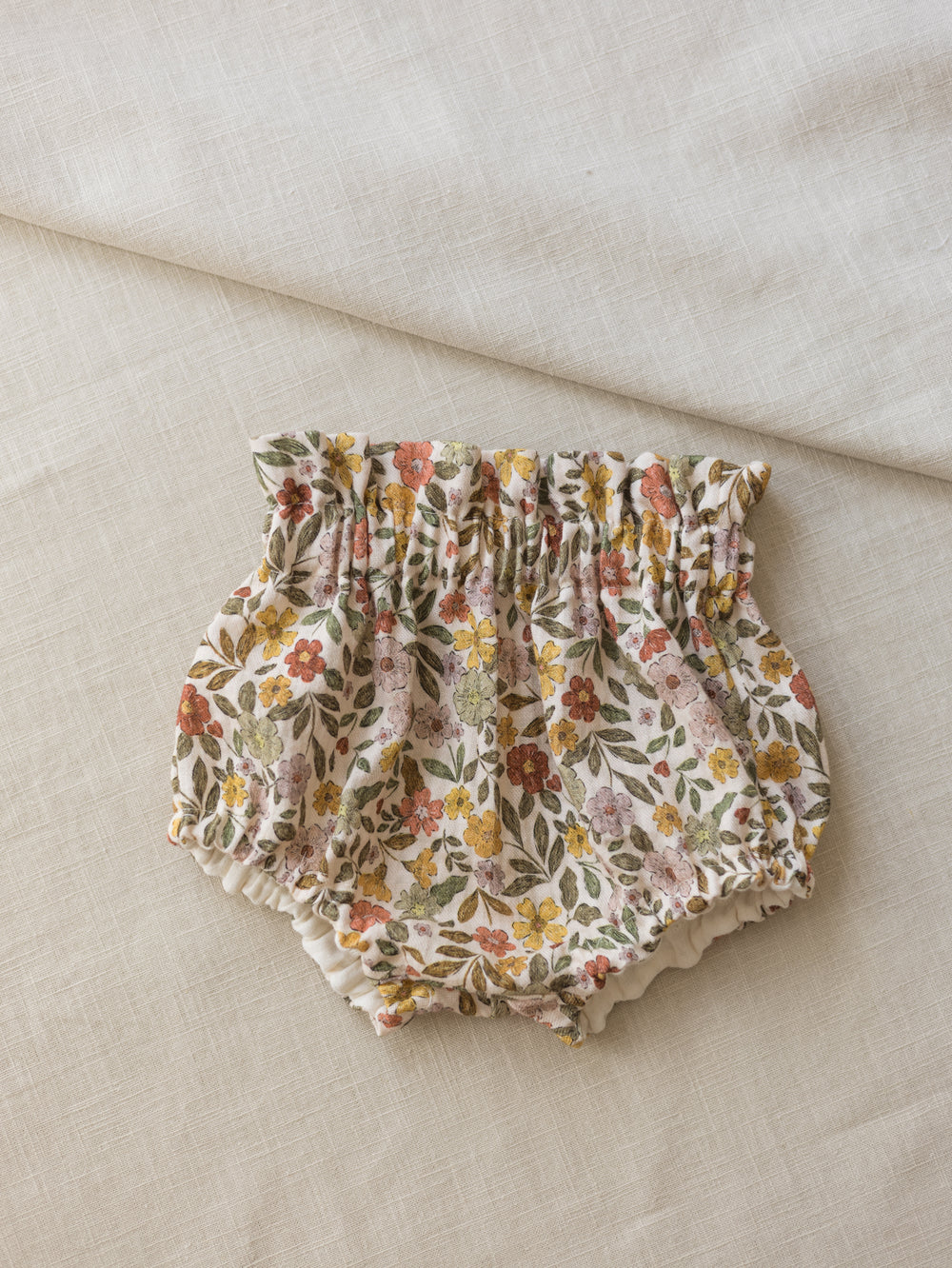 OMEJENA IZDAJA * Baby bloomers / colorful flowers - caramel