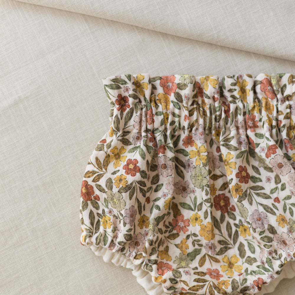 
                      
                        OMEJENA IZDAJA * Baby bloomers / colorful flowers - caramel
                      
                    