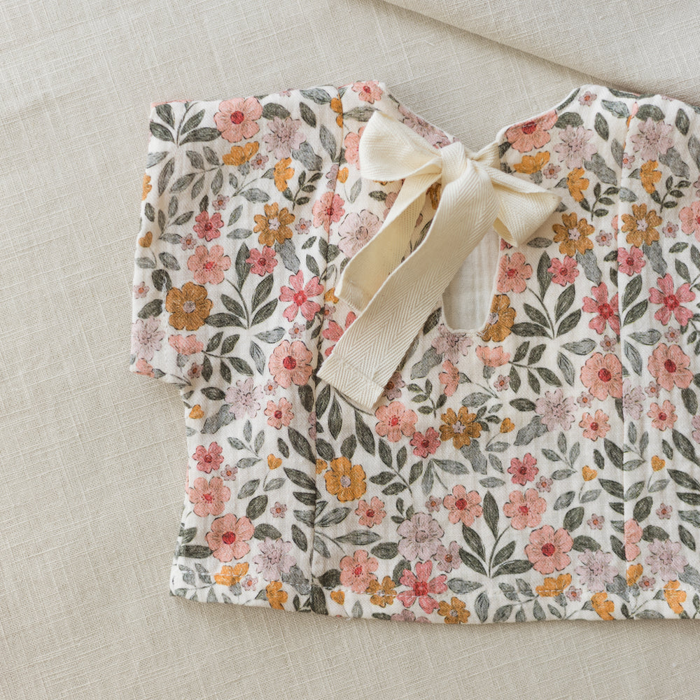 
                      
                        LIMITED EDITION * Muslin top / colorful flowers - rose
                      
                    