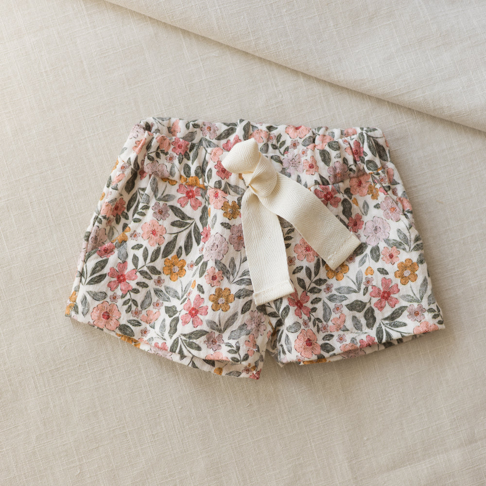 
                      
                        LIMITED EDITION * Muslin shorts / colorful flowers - rose
                      
                    