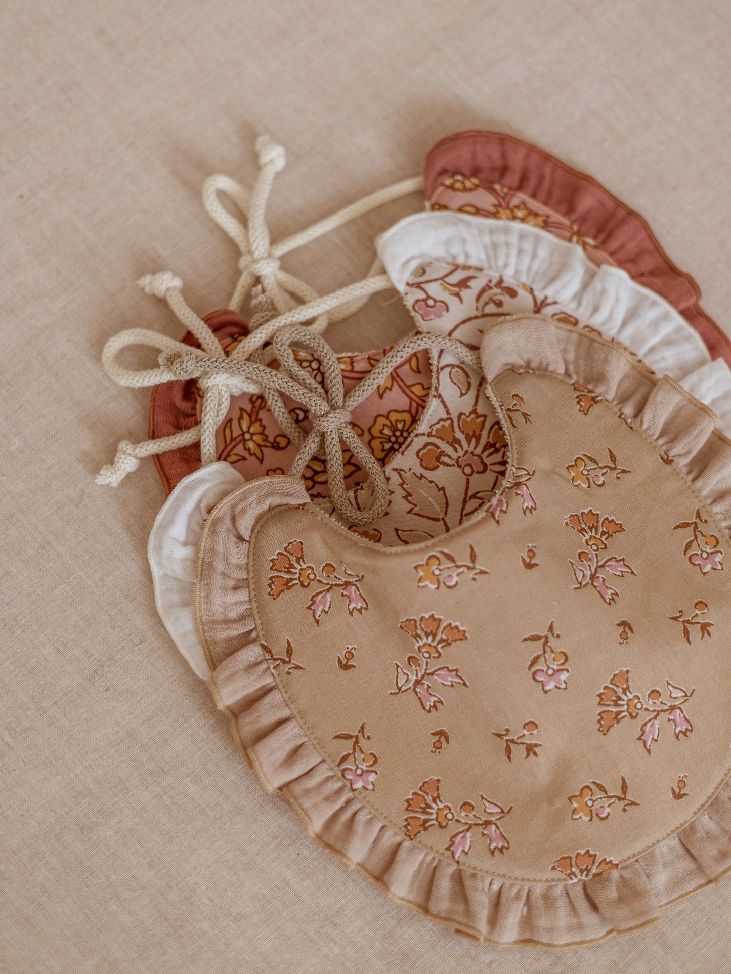 Baby bib / Beige & Blush Florals