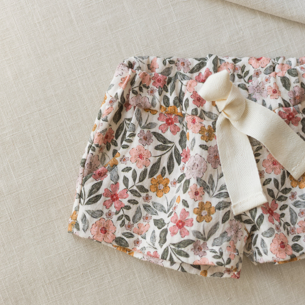 
                      
                        LIMITED EDITION * Muslin shorts / colorful flowers - rose
                      
                    