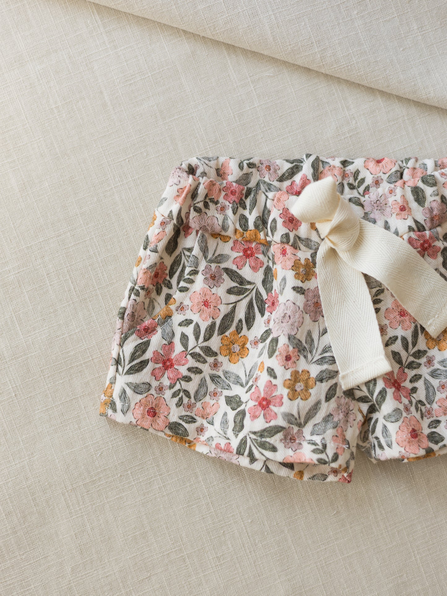 LIMITED EDITION * Muslin shorts / colorful flowers - rose