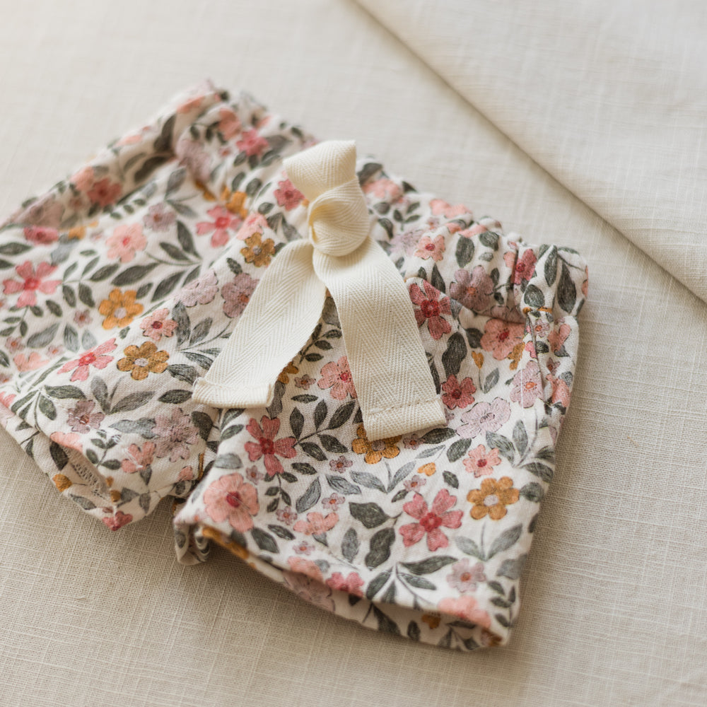 
                      
                        LIMITED EDITION * Muslin shorts / colorful flowers - rose
                      
                    