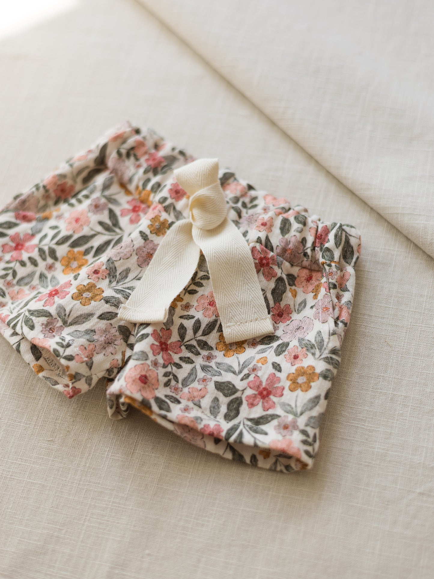 LIMITED EDITION * Muslin shorts / colorful flowers - rose