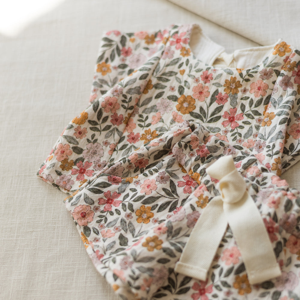 
                      
                        LIMITED EDITION * Muslin shorts / colorful flowers - rose
                      
                    