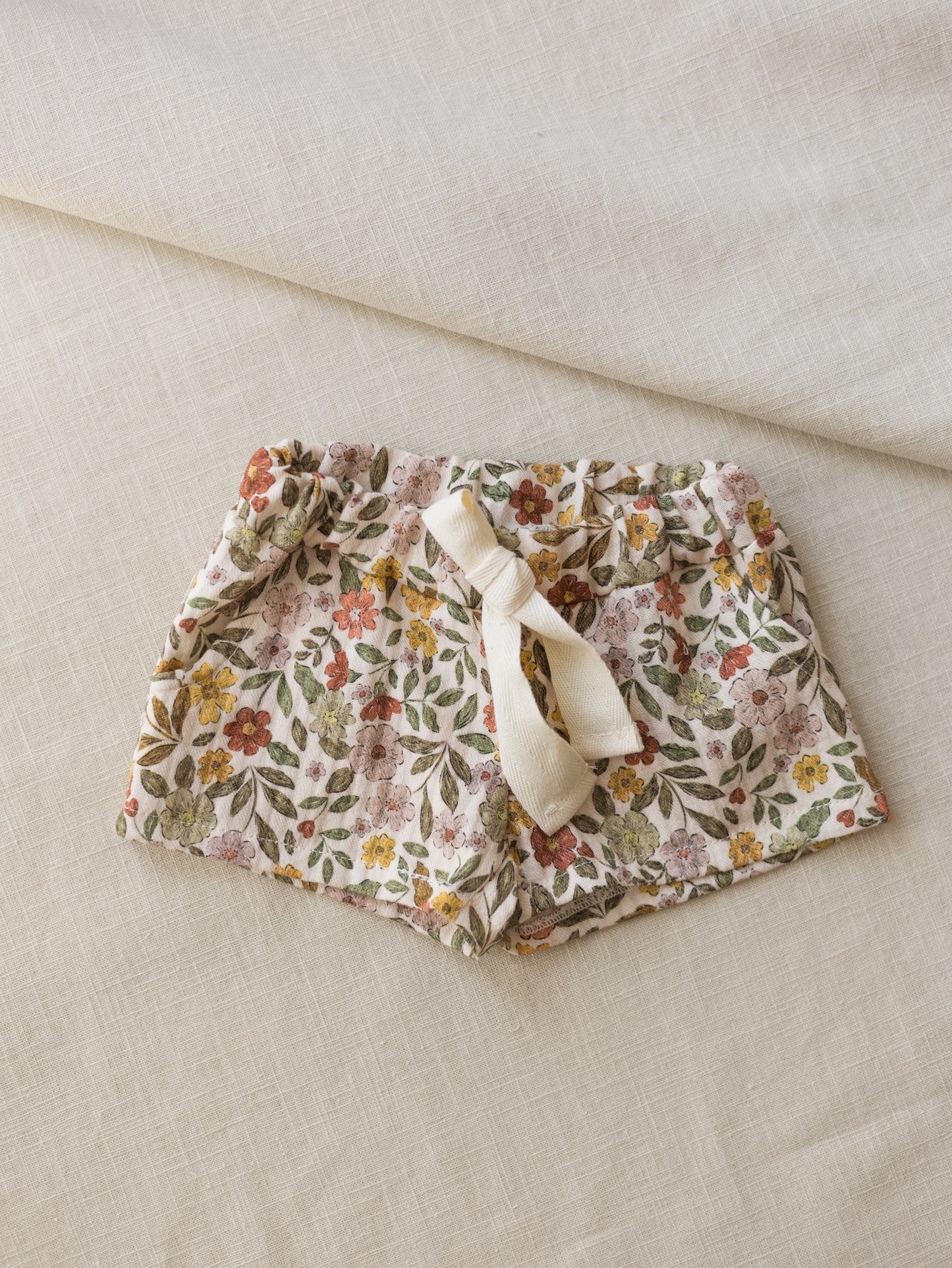 LIMITED EDITION * Muslin shorts / colorful flowers - caramel