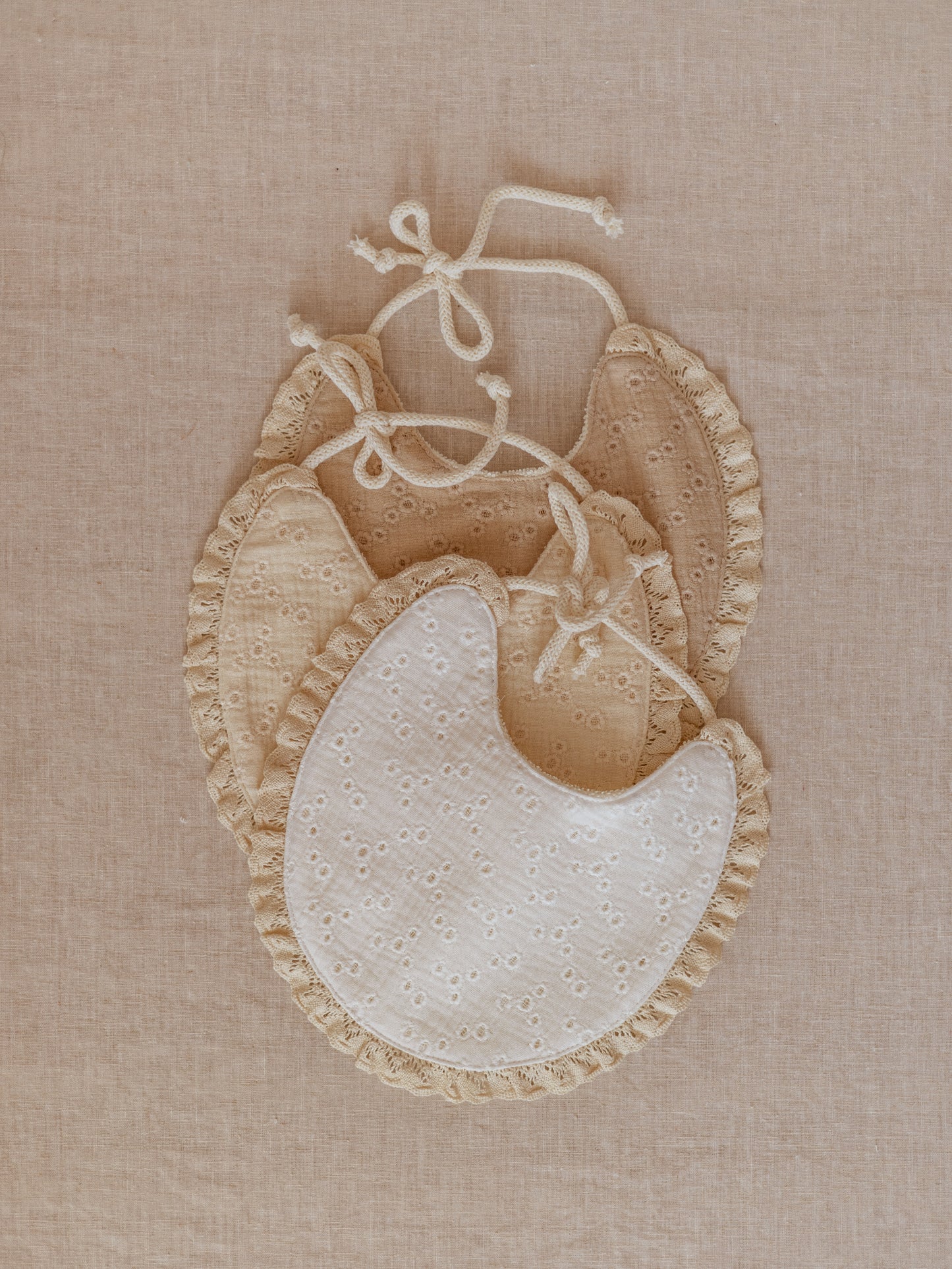 Baby bib / Embroidery & Lace - Sand