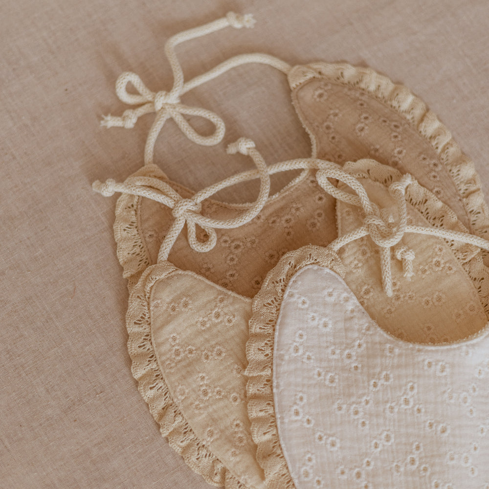 
                      
                        Baby bib / Embroidery & Lace - Sand
                      
                    