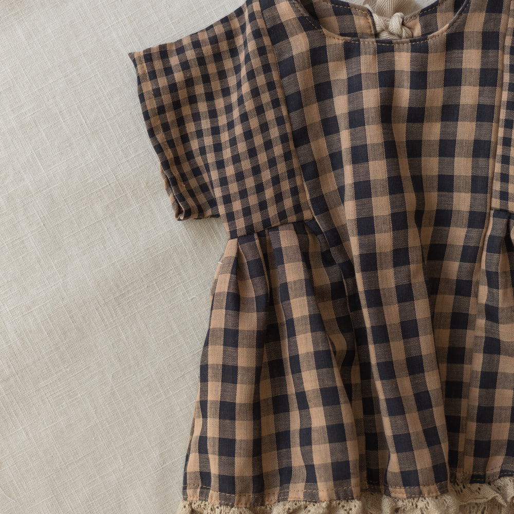 
                      
                        Malia baby dress / checkers - cacao
                      
                    