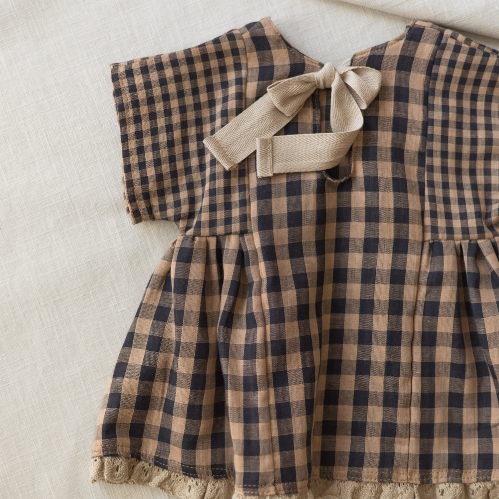 
                      
                        Malia baby dress / checkers - cacao
                      
                    