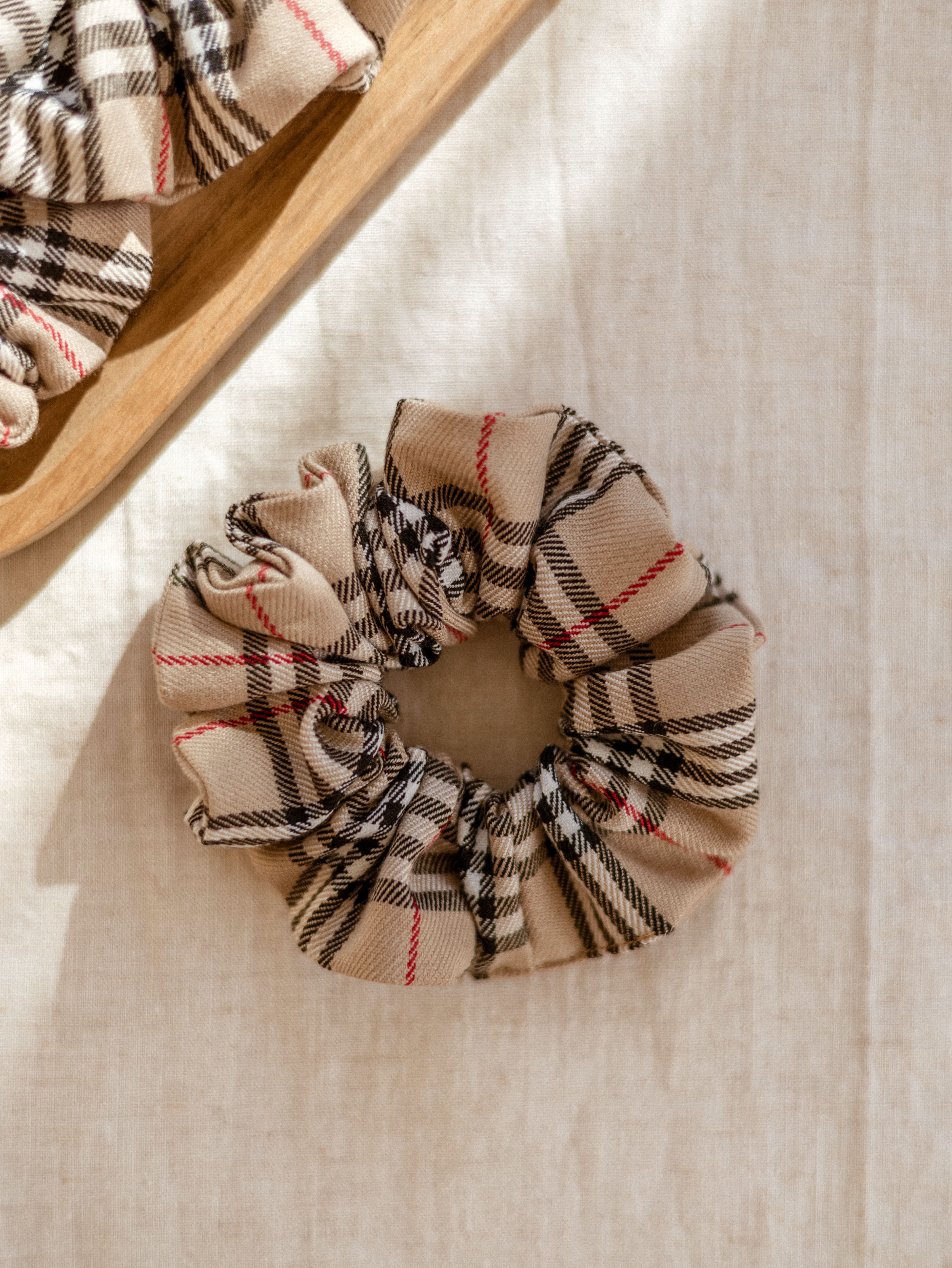 Wide Scrunchie / Checkers Beige + Taupe – EvelinaApparel