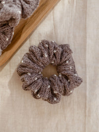 Wide Scrunchie / Snowflake knit - Stone