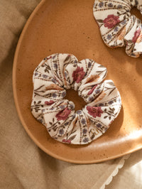 Scrunchie / Rustic Florals