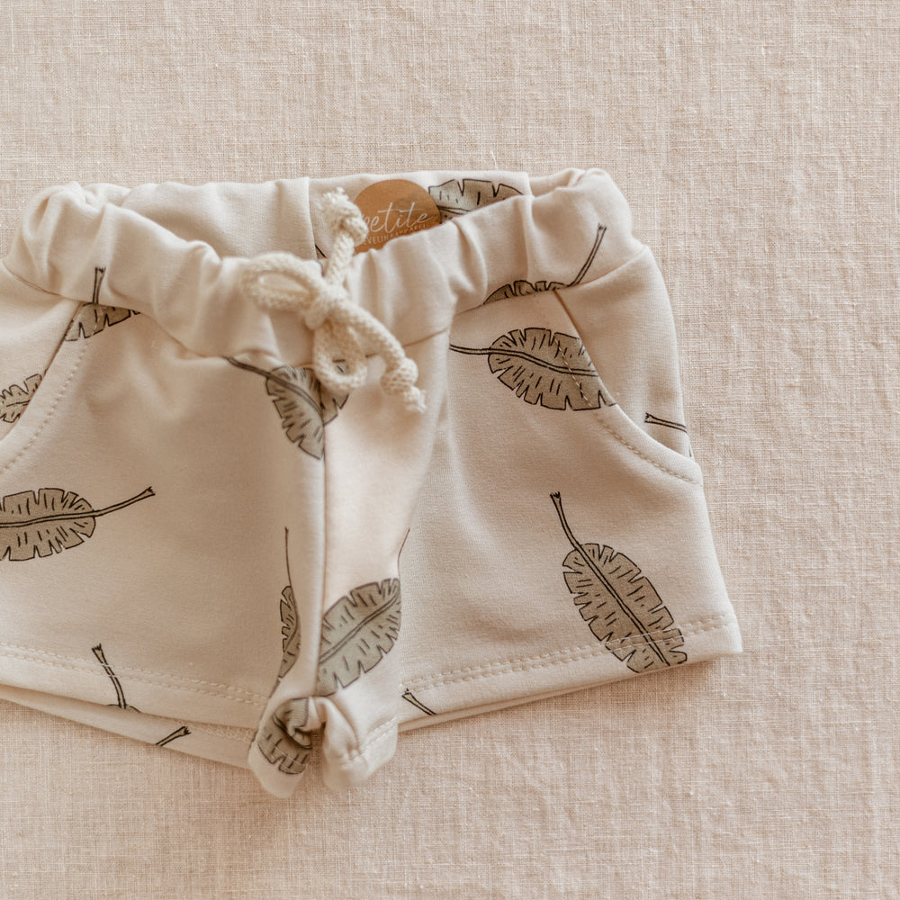 
                      
                        Baby Boy Shorts / Leaves
                      
                    