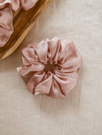 Wide Scrunchie / Silk - Rose