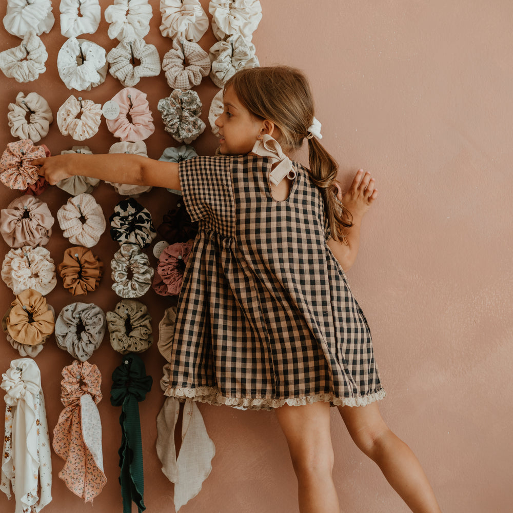 Malia baby dress / checkers - cacao