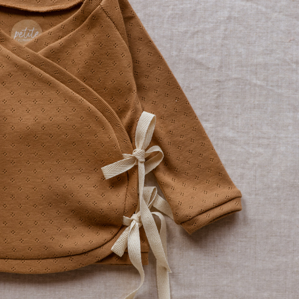 
                      
                        Newborn Wrap Top / Caramel Pointoille .
                      
                    