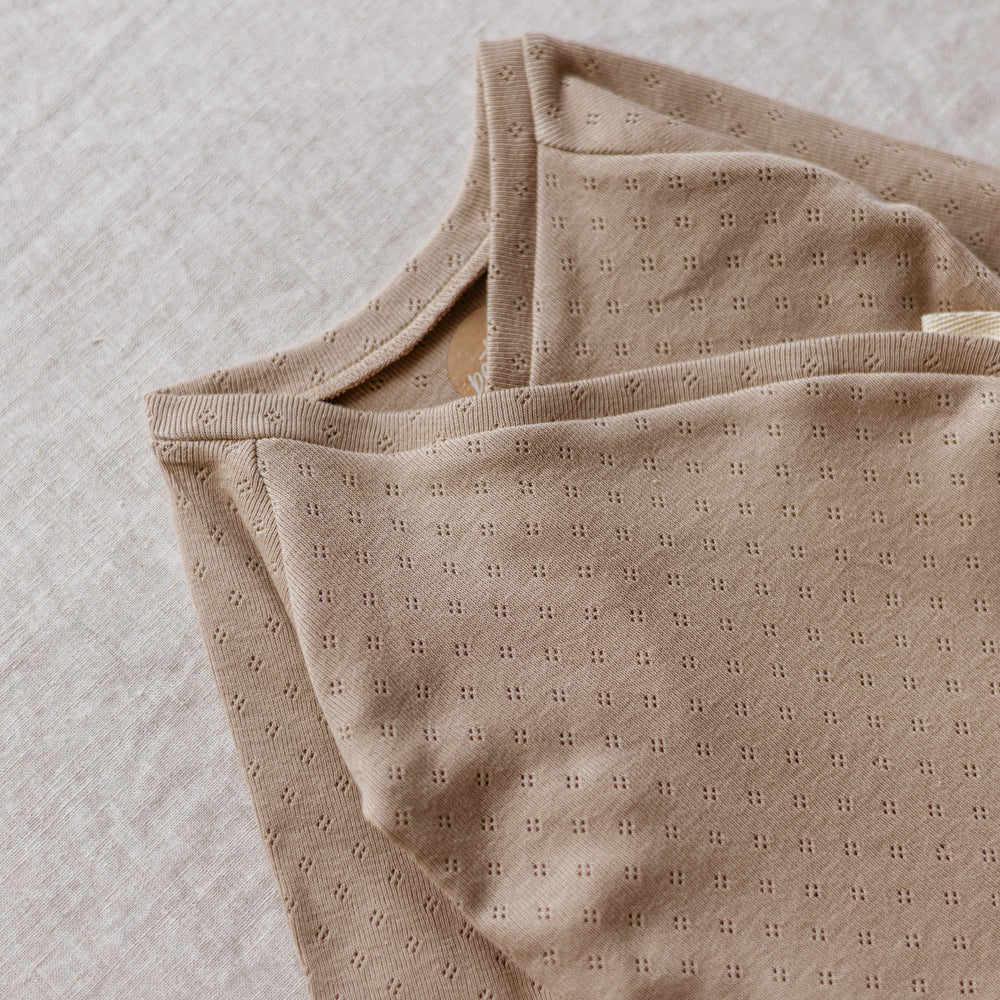 
                      
                        Newborn Wrap Top / Beige Pointoille .
                      
                    