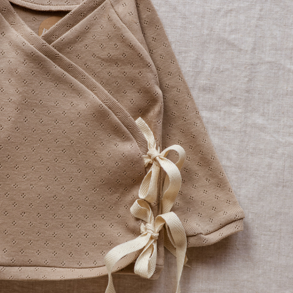 
                      
                        Newborn Wrap Top / Beige Pointoille .
                      
                    