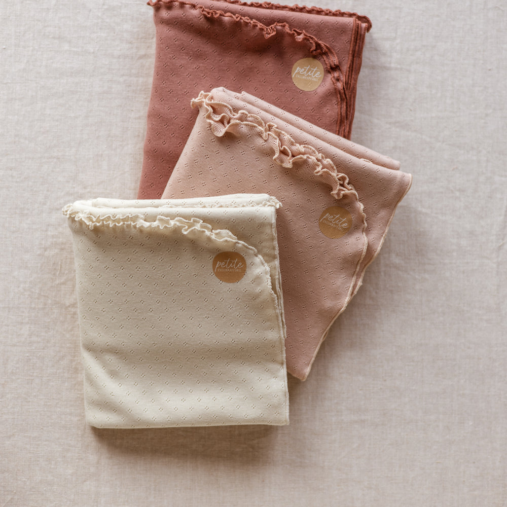 
                      
                        Baby swaddle / Pointoille - Clay .
                      
                    