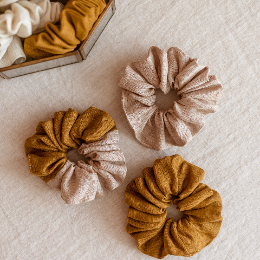 
                      
                        Wide Linen Scrunchie/ Caramel - Powder
                      
                    