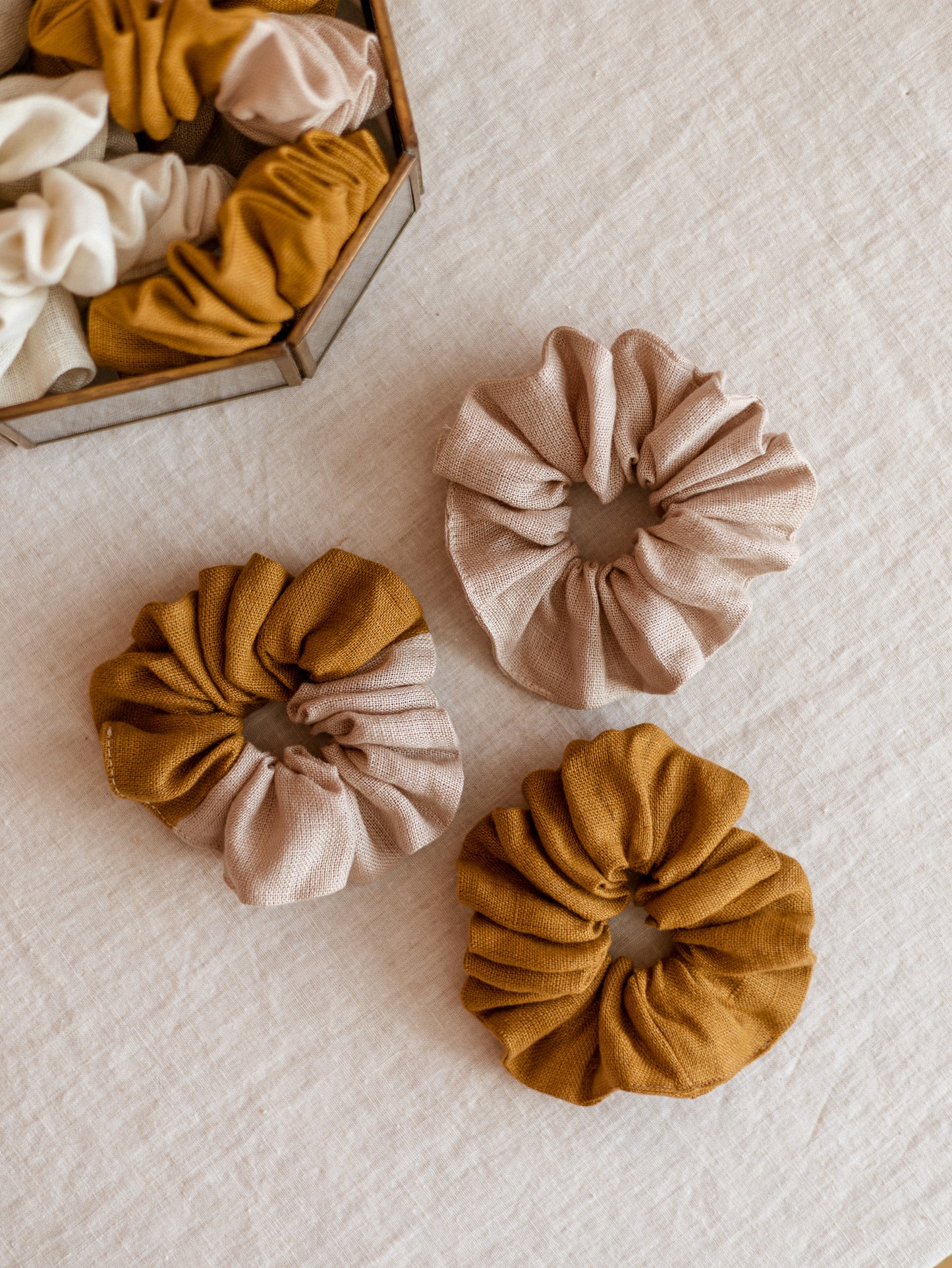 Wide Linen Scrunchie/ Caramel - Powder