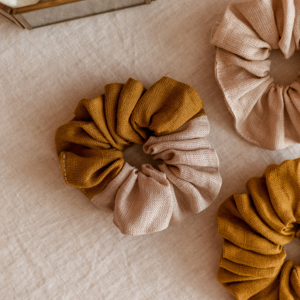 
                      
                        Wide Linen Scrunchie/ Caramel - Powder
                      
                    