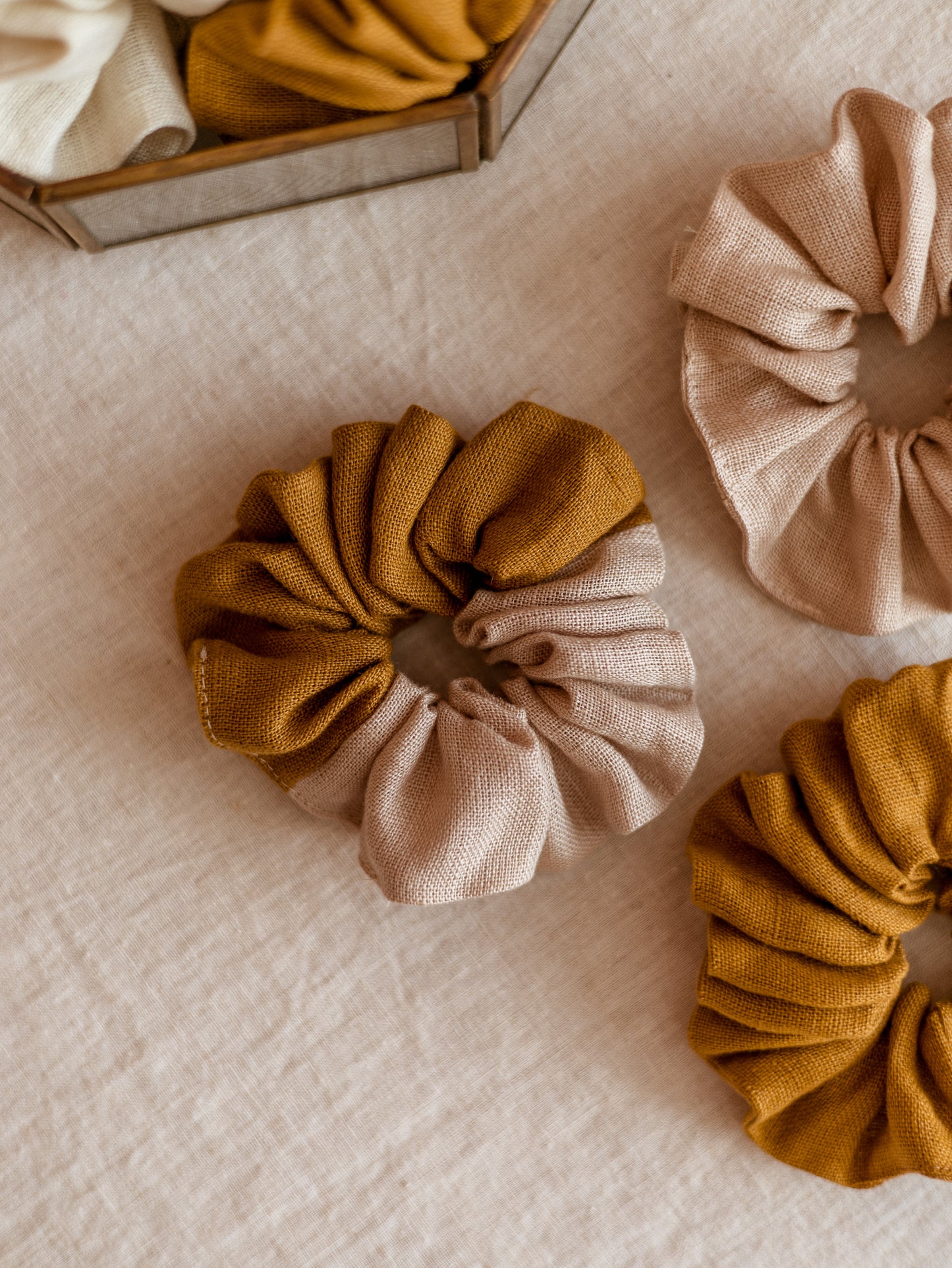 Wide Linen Scrunchie/ Caramel - Powder