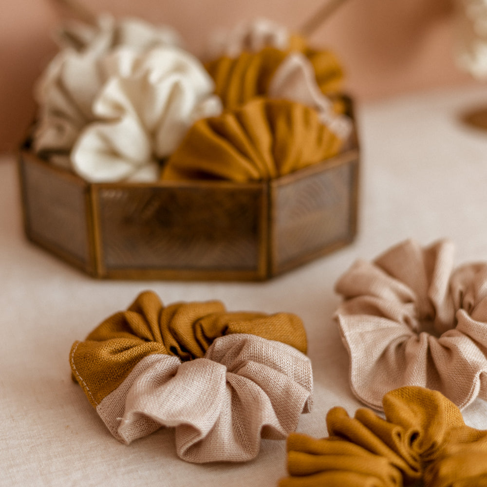 
                      
                        Wide Linen Scrunchie/ Caramel - Powder
                      
                    