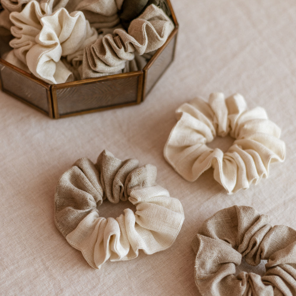 
                      
                        Wide Linen Scrunchie/ Natural-Ecru
                      
                    