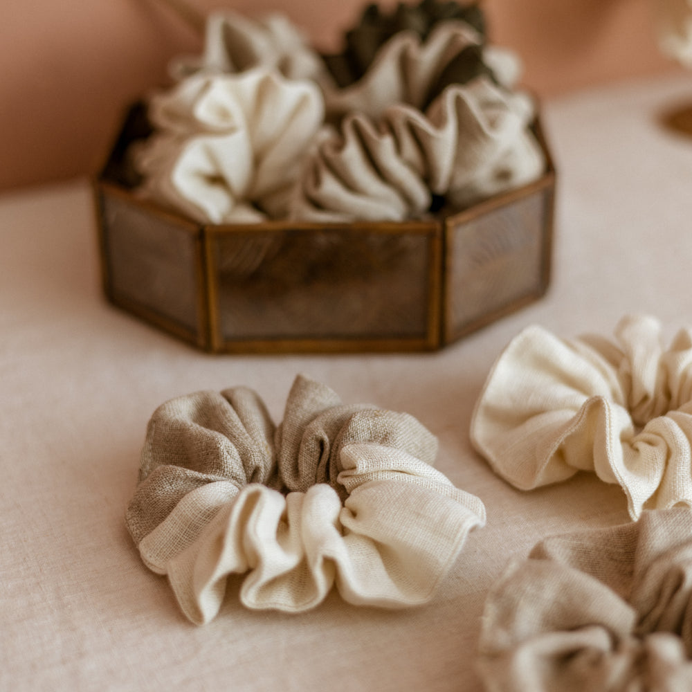 
                      
                        Wide Linen Scrunchie/ Natural-Ecru
                      
                    