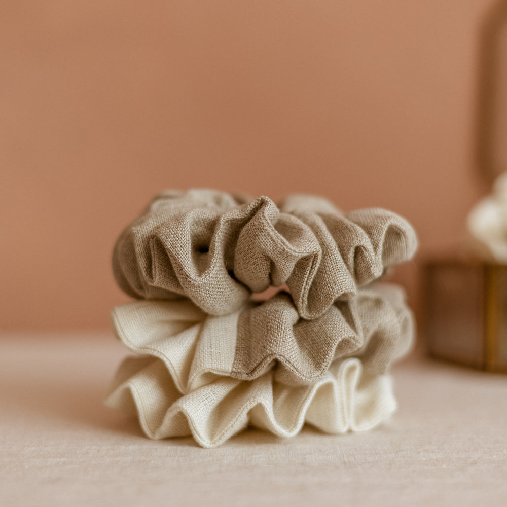 
                      
                        Wide Linen Scrunchie/ Natural-Ecru
                      
                    