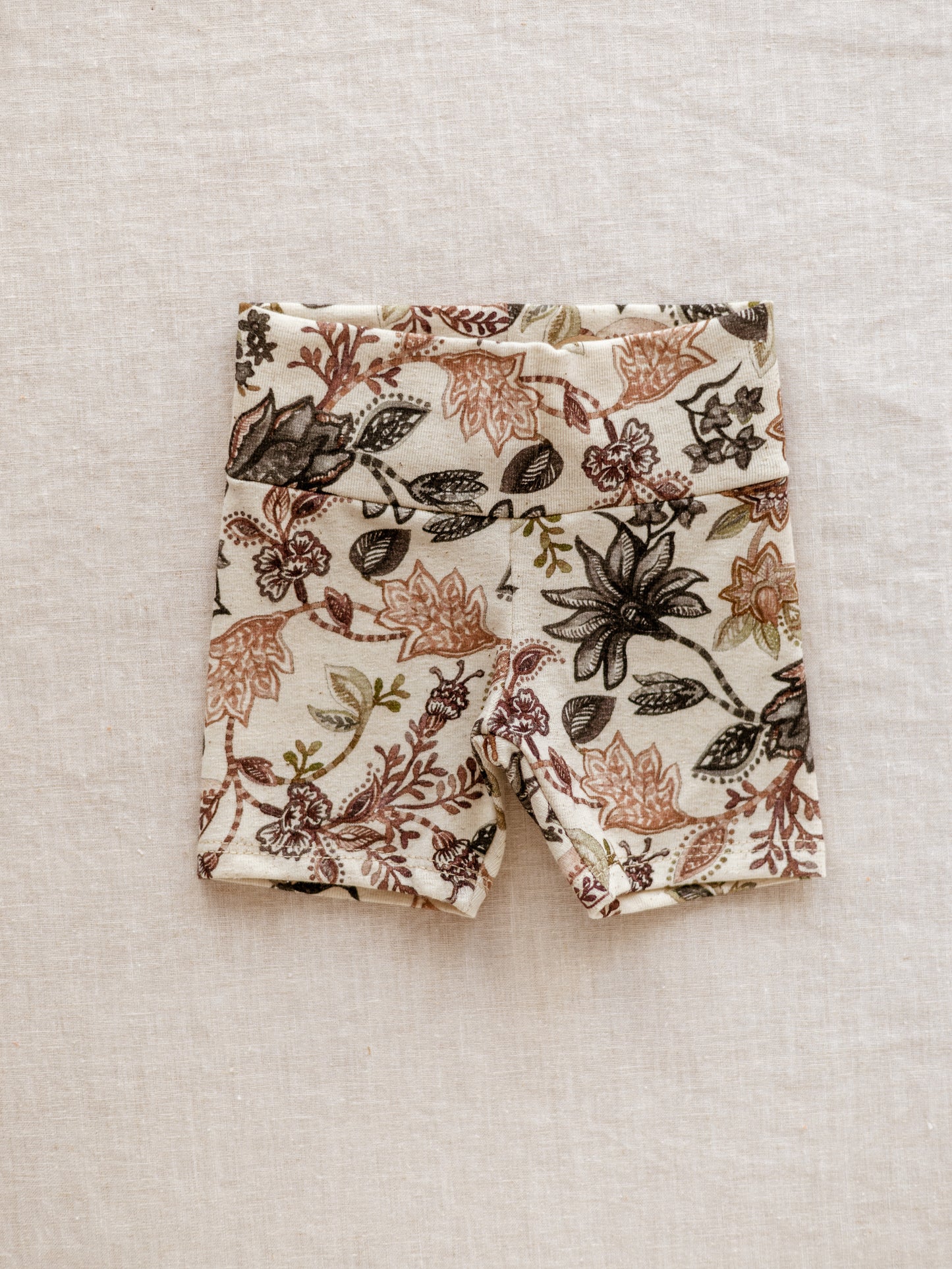 Girly bike shorts / Linen Floral - Chocolate Mauve