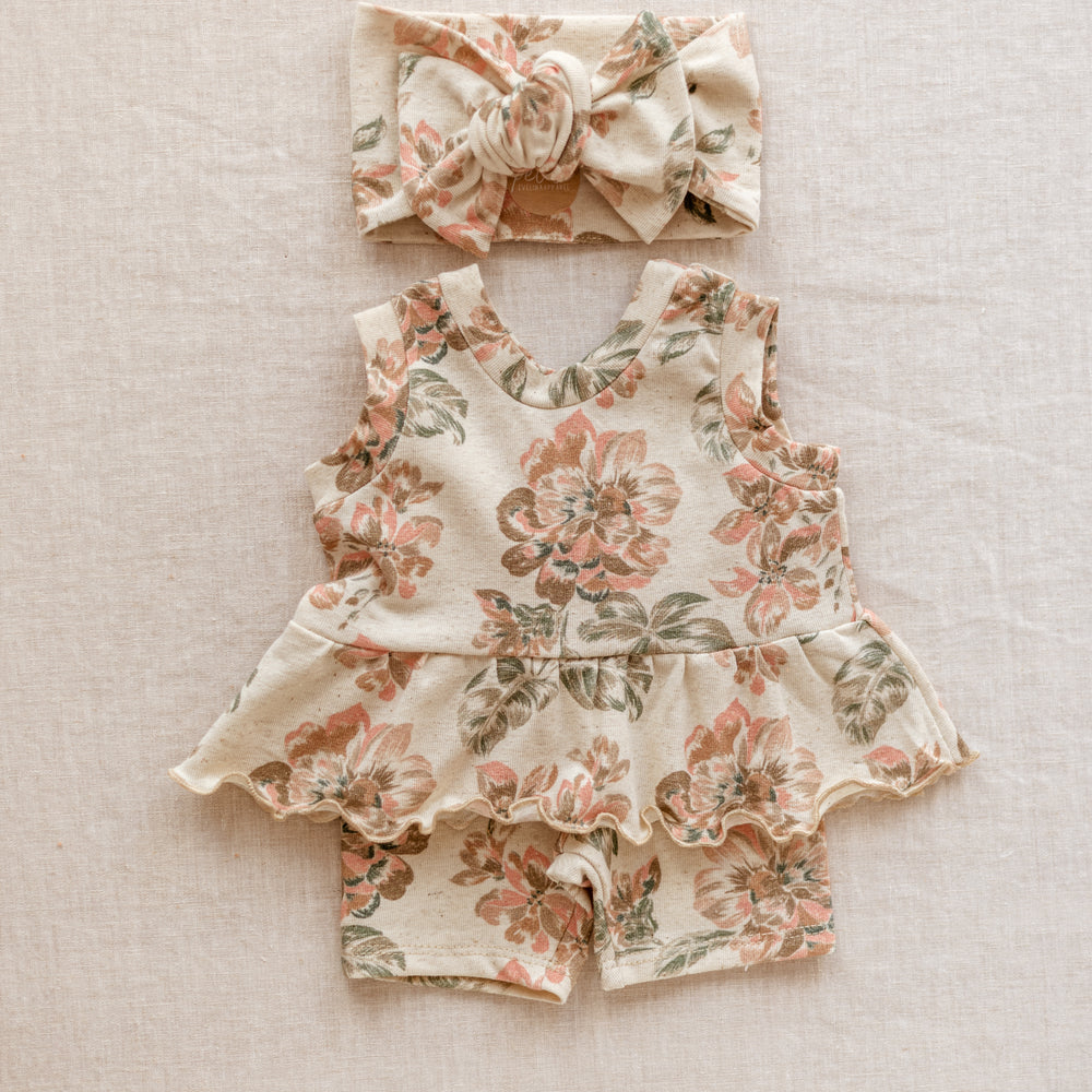 
                      
                        Ruffle top / Linen Floral Rose
                      
                    