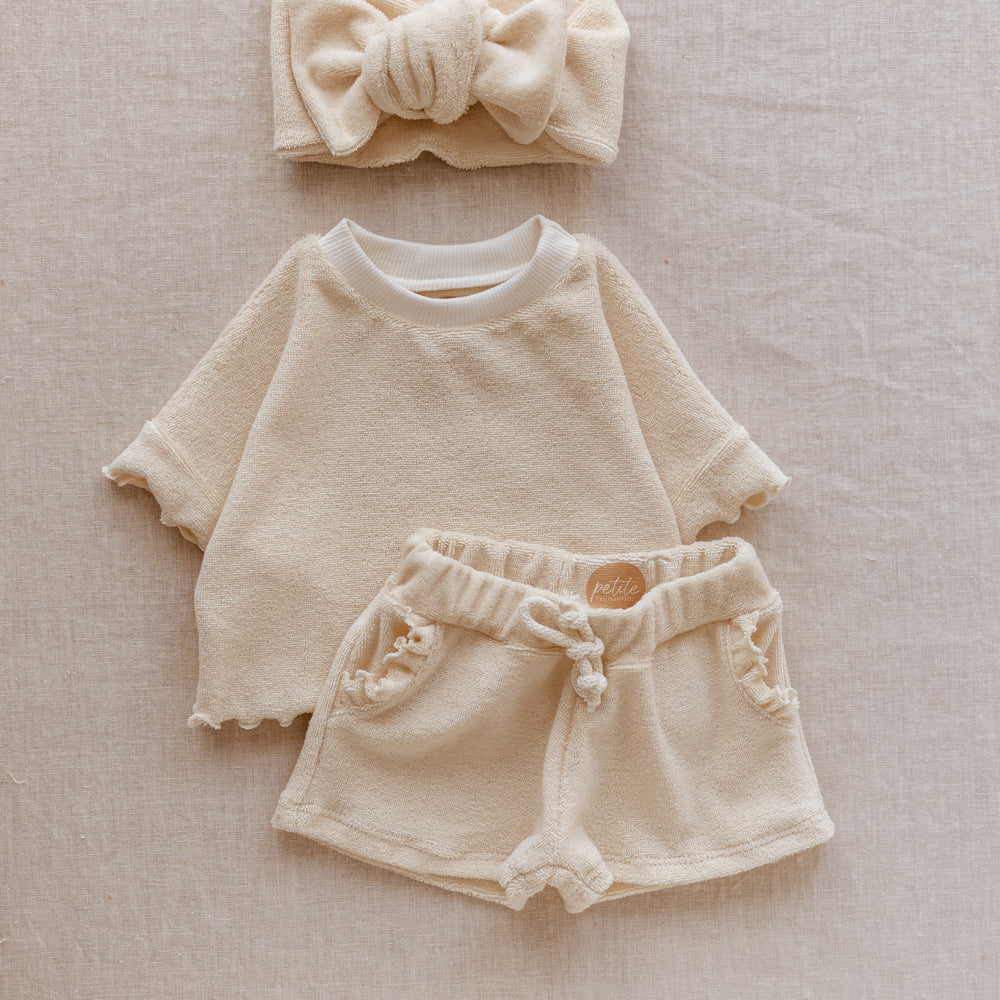 
                      
                        Terry shorts / Ruffles & Milk Terry
                      
                    