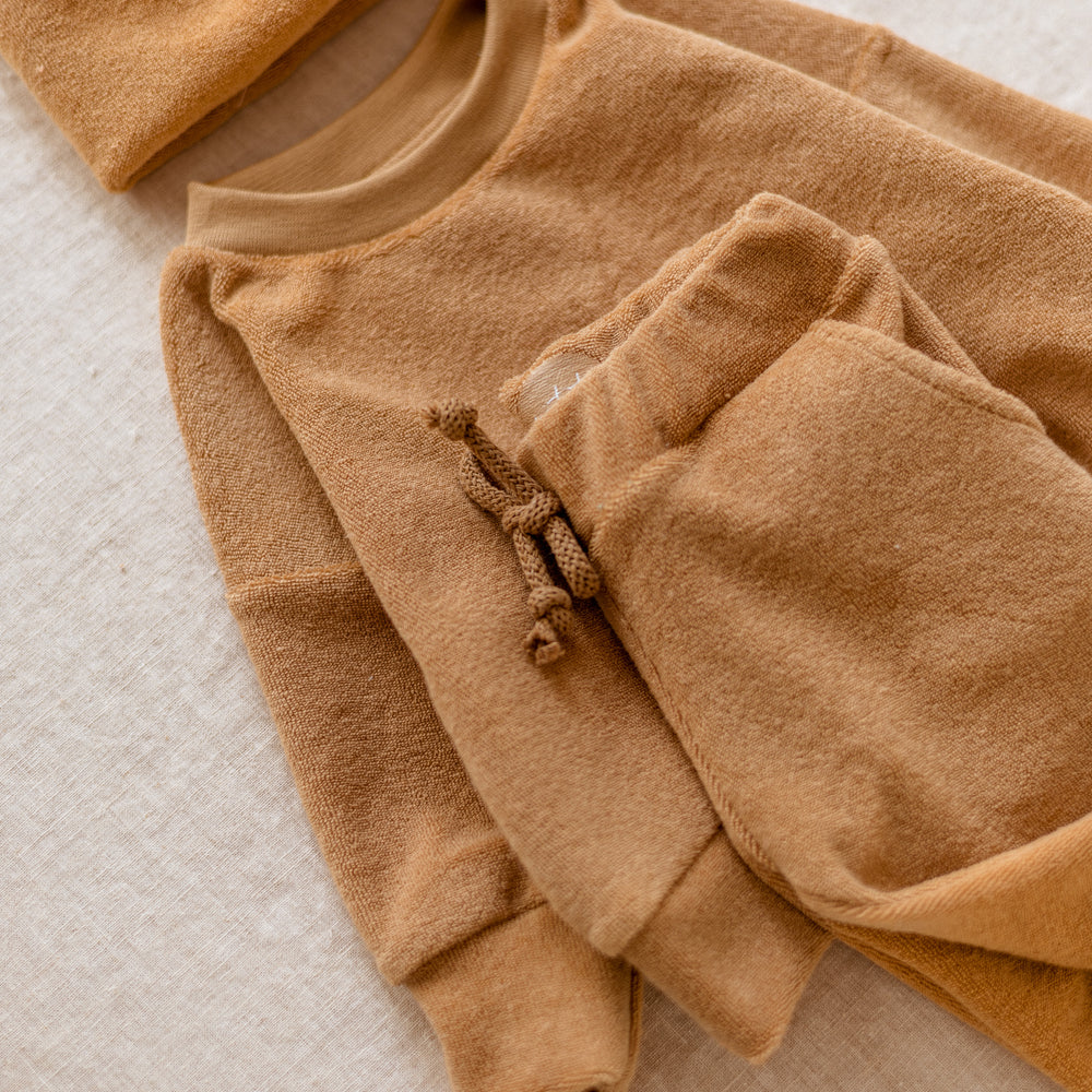 
                      
                        Terry Sweatshirt / Caramel
                      
                    