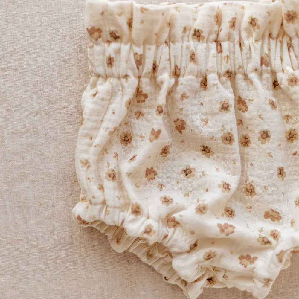 
                      
                        Baby bloomers / Vanilla Cream Floral
                      
                    