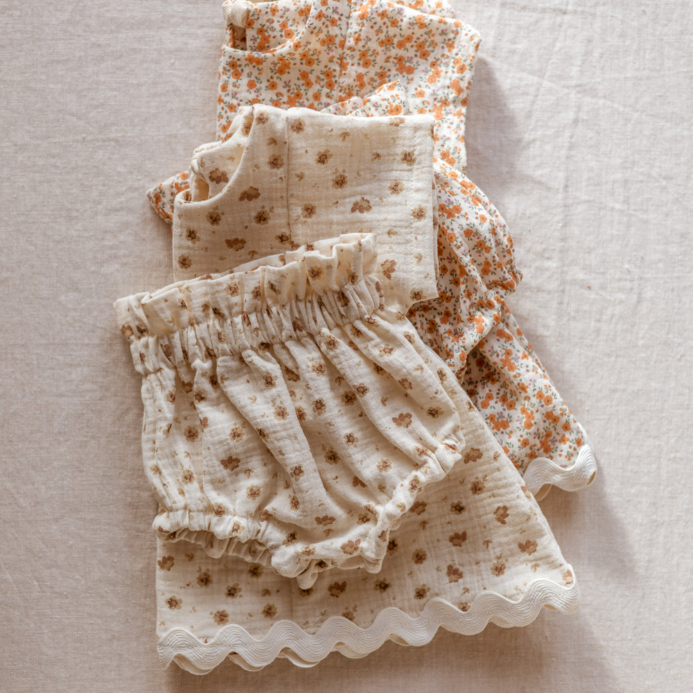 
                      
                        Baby bloomers / Vanilla Cream Floral
                      
                    