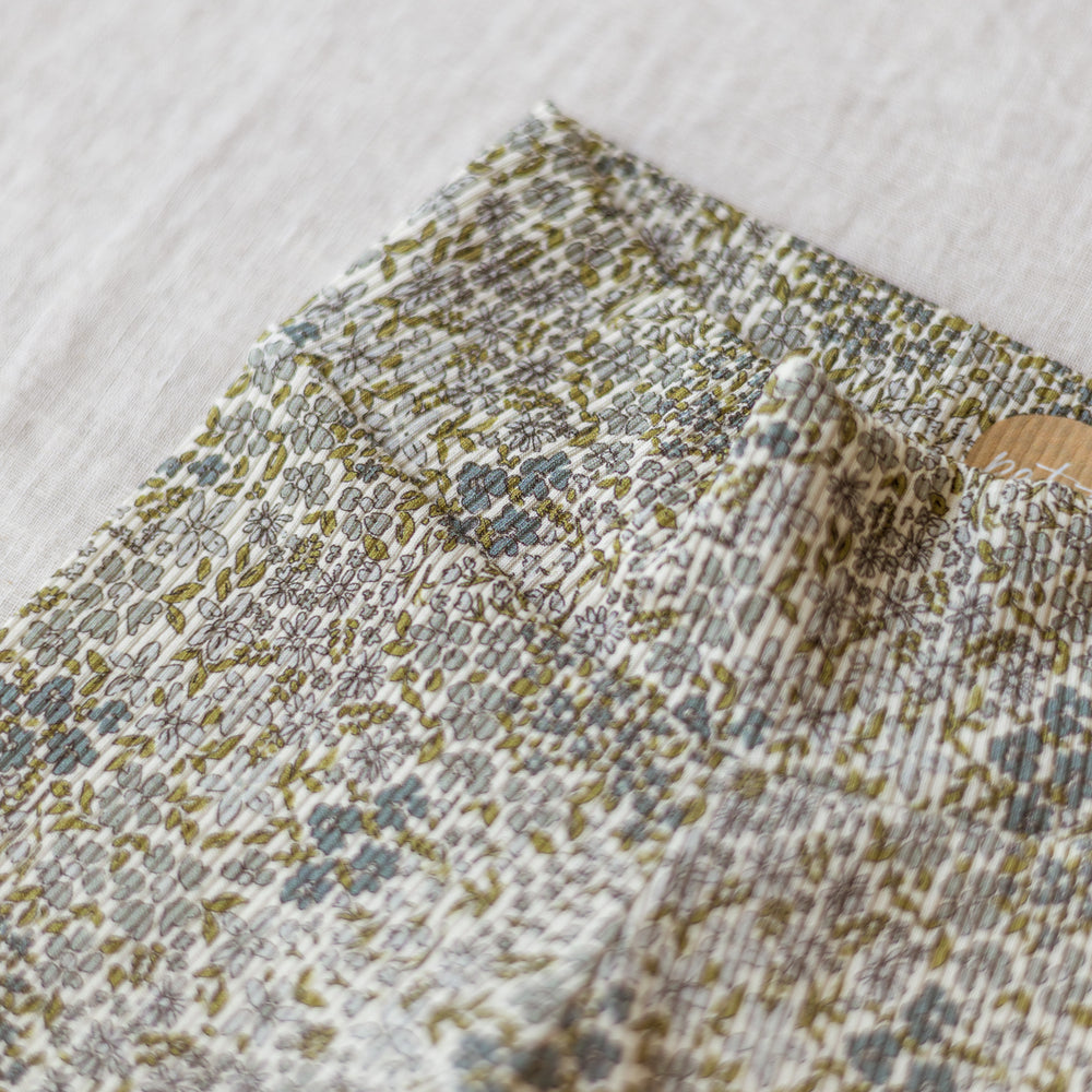 
                      
                        Girly bike shorts / Emerald Blossom
                      
                    