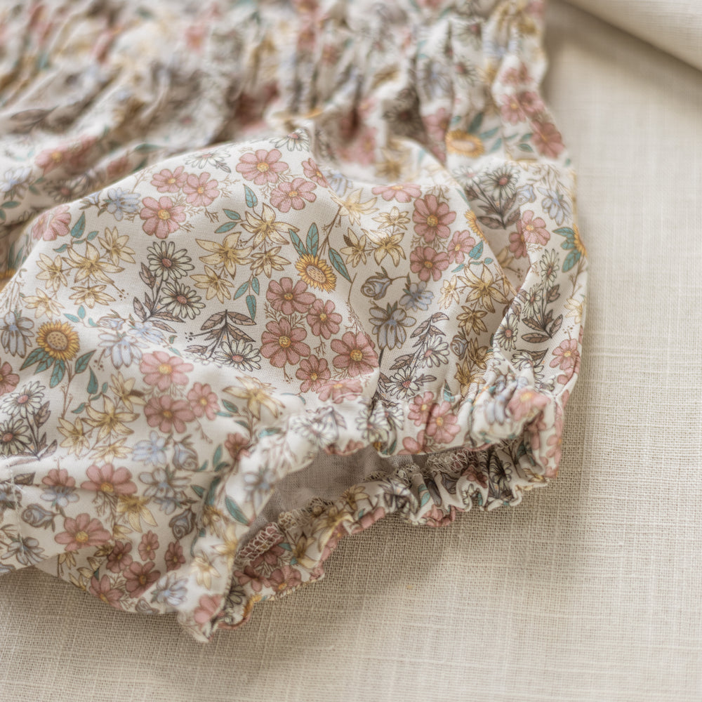 
                      
                        Muslin bloomers / blush floral
                      
                    