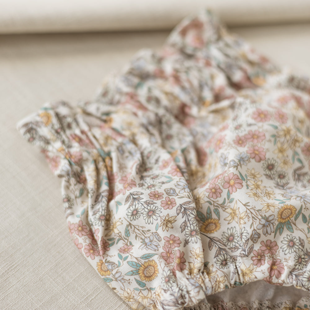 
                      
                        Muslin bloomers / blush floral
                      
                    