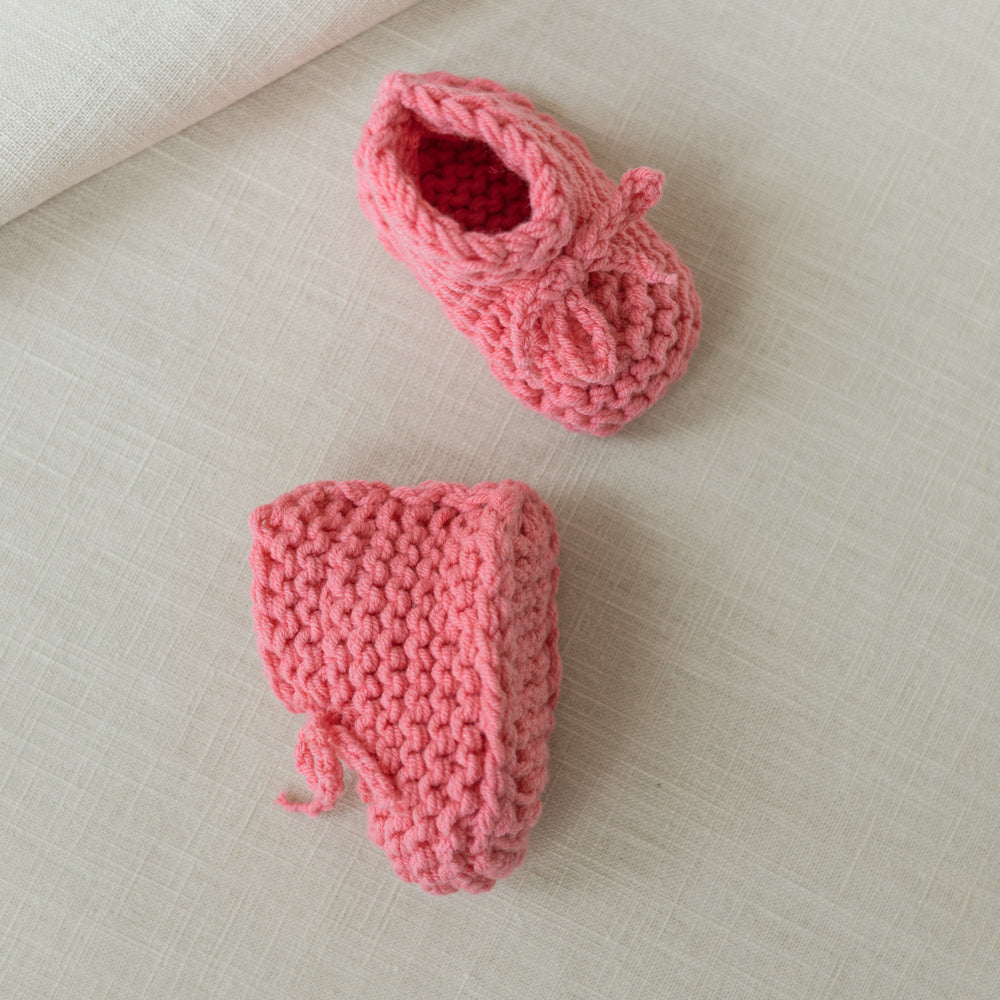 Baby booties / bubblegum