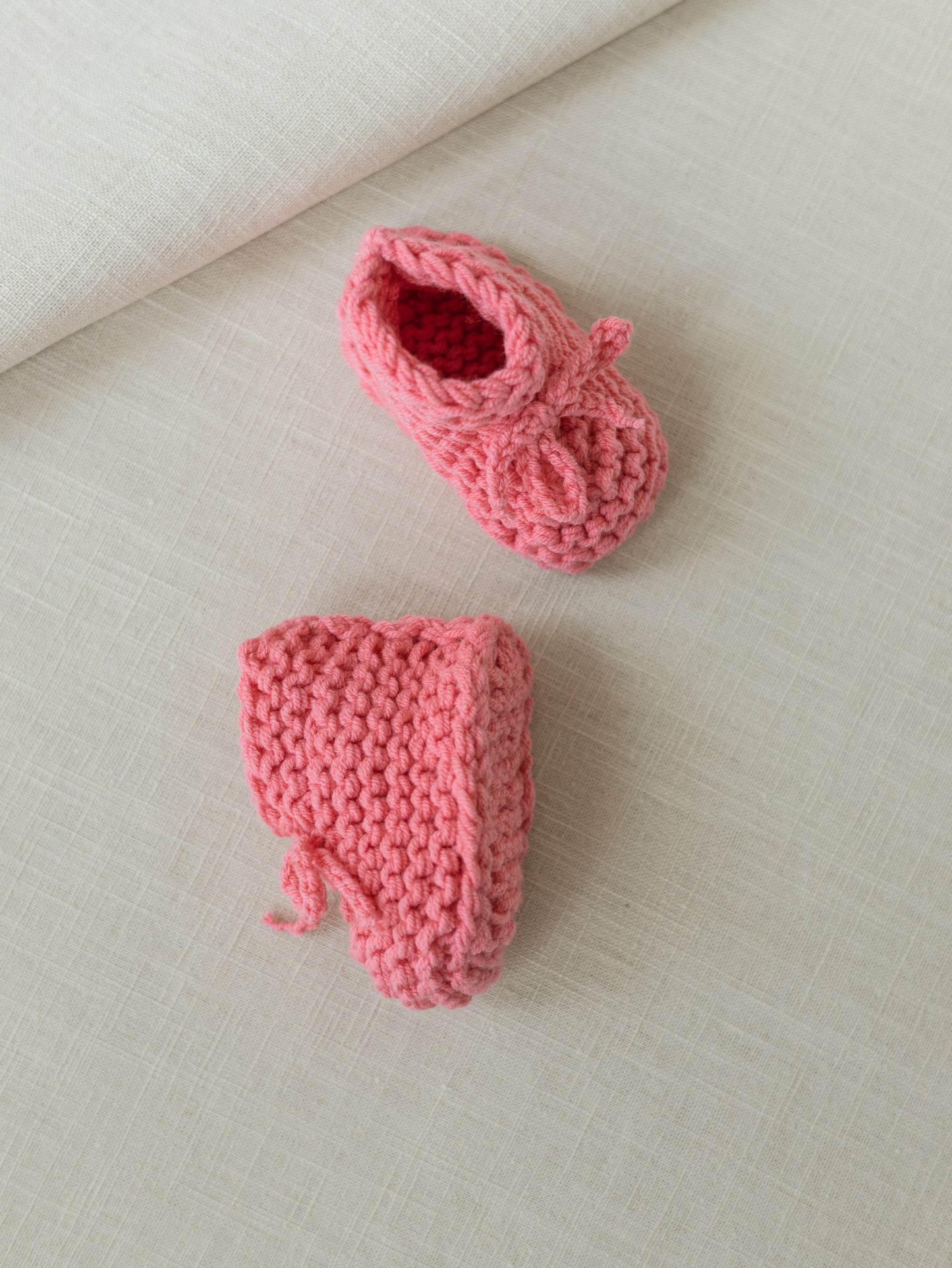 Baby booties / bubblegum