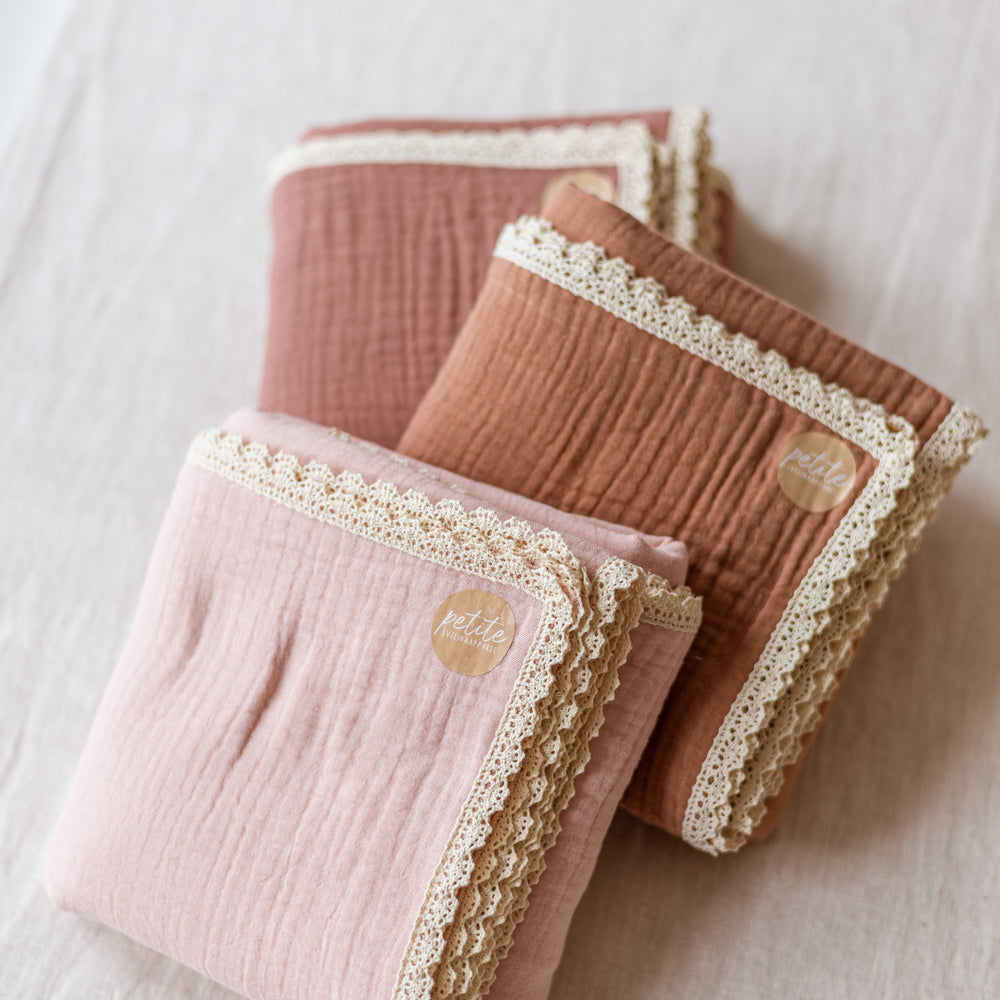 
                      
                        Tetra plenička / Troslojni muslin - Peach
                      
                    