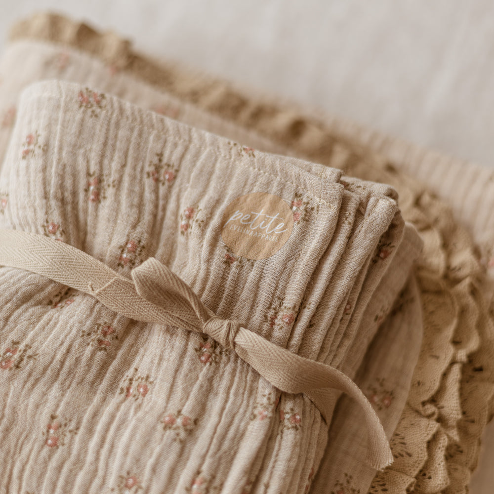
                      
                        Muslin Blanket /  Melange Floral Beige
                      
                    